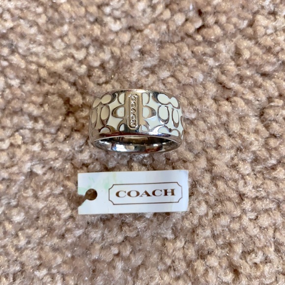 COACH ring size: 6 - Picture 1 of 3